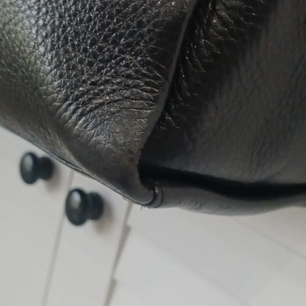 Kate Spade NY Emerson Pebbped Black Leather W/ Gold Chain Shoulder Bag
